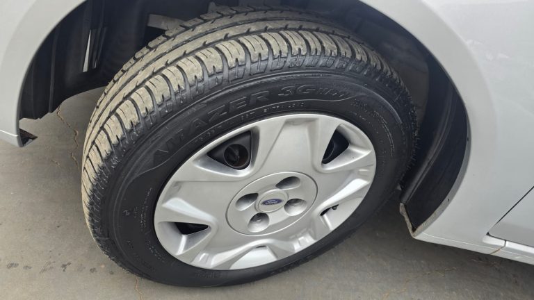 Fiesta Hatch 1.0 completo 2011