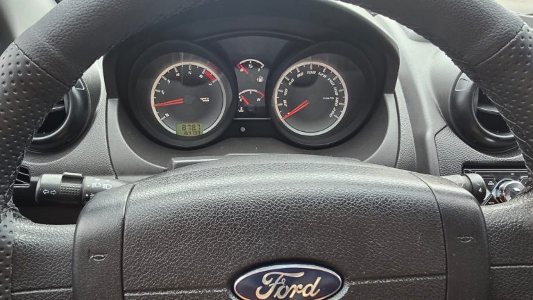 Fiesta Hatch 1.0 completo 2011