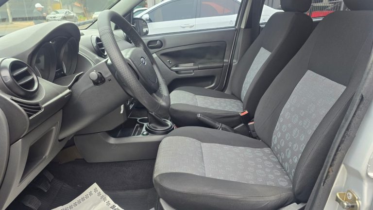 Fiesta Hatch 1.0 completo 2011