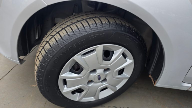 Fiesta hatch completo 2013 baixo km