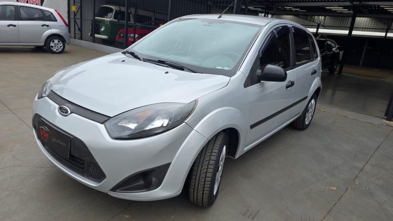 Fiesta hatch completo 2013 baixo km