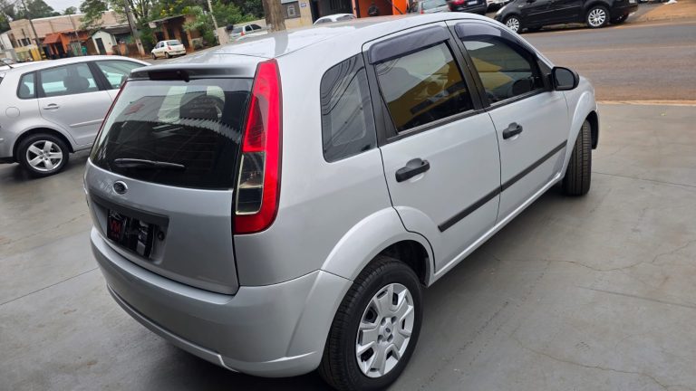 Fiesta hatch completo 2013 baixo km