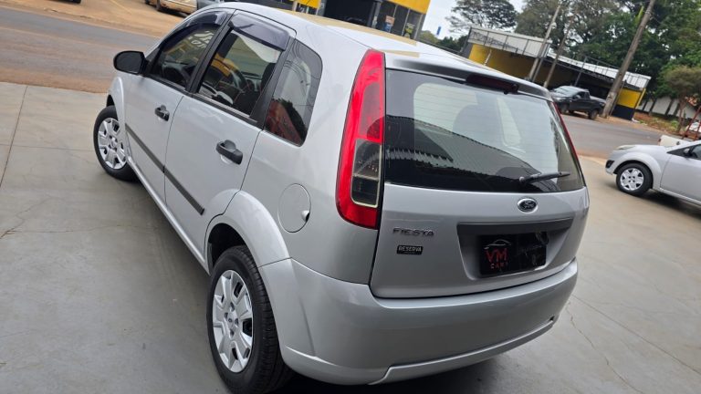 Fiesta hatch completo 2013 baixo km