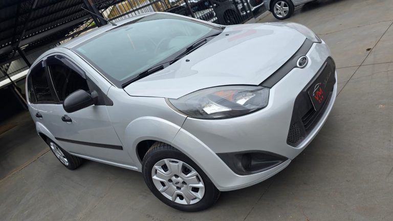 Fiesta hatch completo 2013 baixo km