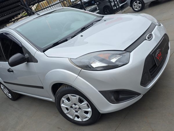 Fiesta hatch completo 2013 baixo km