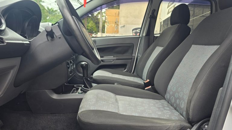 Fiesta hatch completo 2013 baixo km