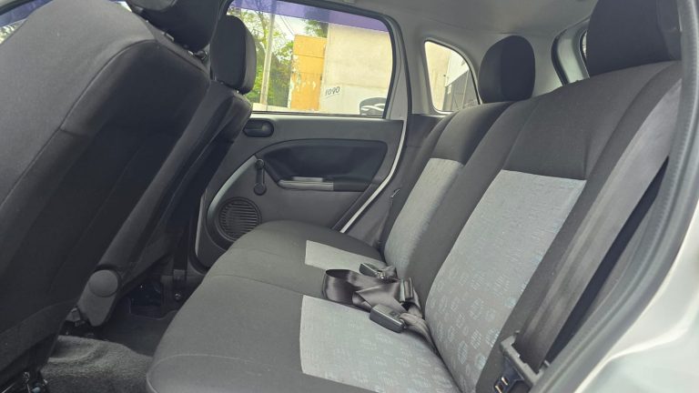 Fiesta hatch completo 2013 baixo km