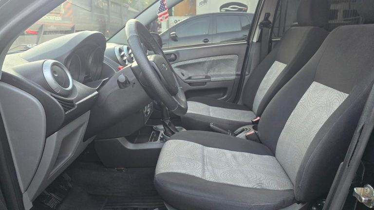 Fiesta Sedan 1.6 completo 2009