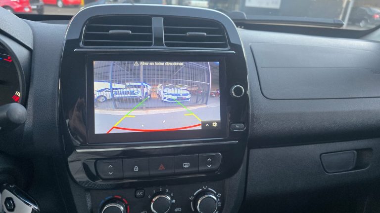 Kwid Intense 2023 Baixo KM