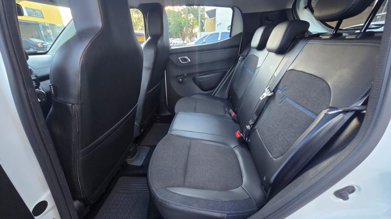 Kwid Intense 2023 Baixo KM