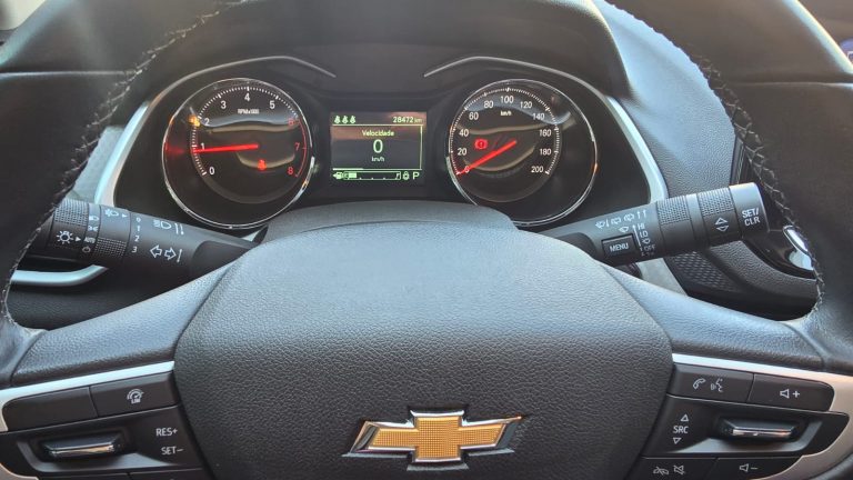 Onix Hatch premier II 2024 único dono