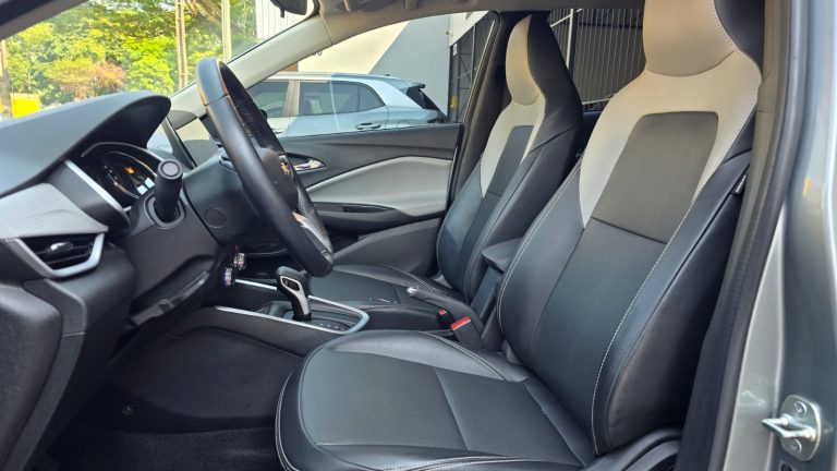 Onix Hatch premier II 2024 único dono