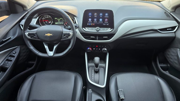 Onix Hatch premier II 2024 único dono