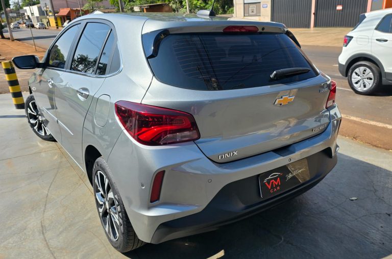 Onix Hatch premier II 2024 único dono